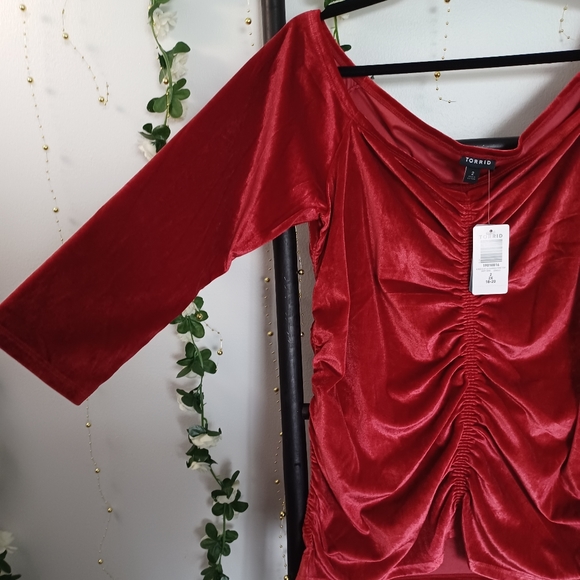 NWT Torrid Velvet top sz 2x - Picture 2 of 11